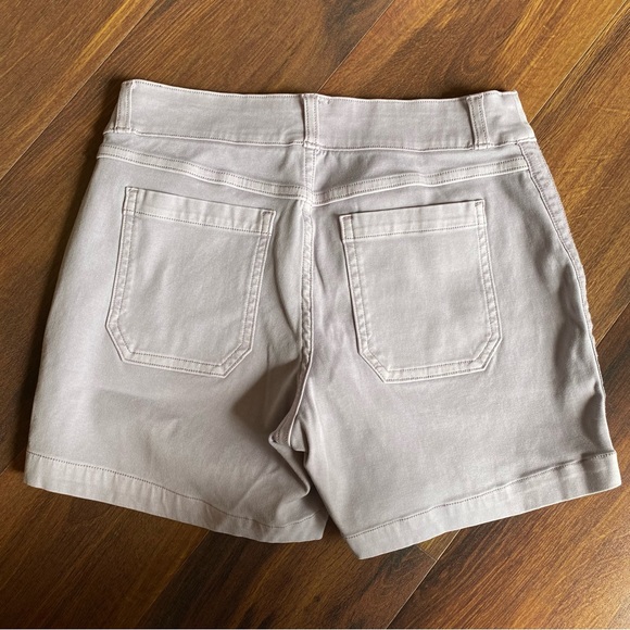 Spanx 5” Stretch Twill Short in Light Orchid - Picture 2 of 7